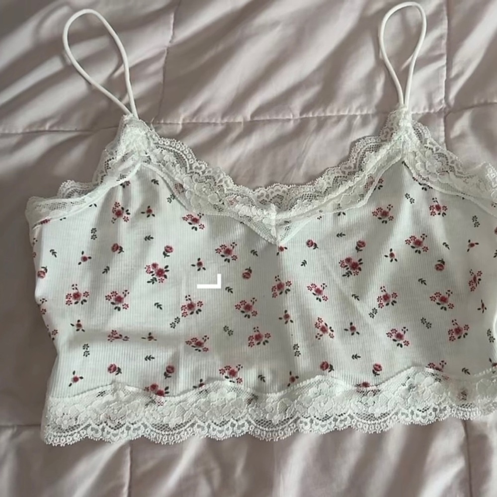 Floral cropped tank top